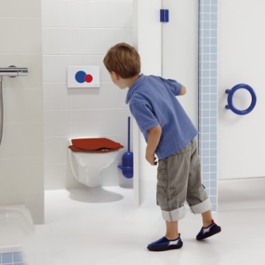 https://www.geberit-global.com/_assetsmaster/global-media/pictures/badezimmersysteme/badezimmer-bilder/img-geberit-bambini-toilet-red-actuator-plate-380-380.jpg