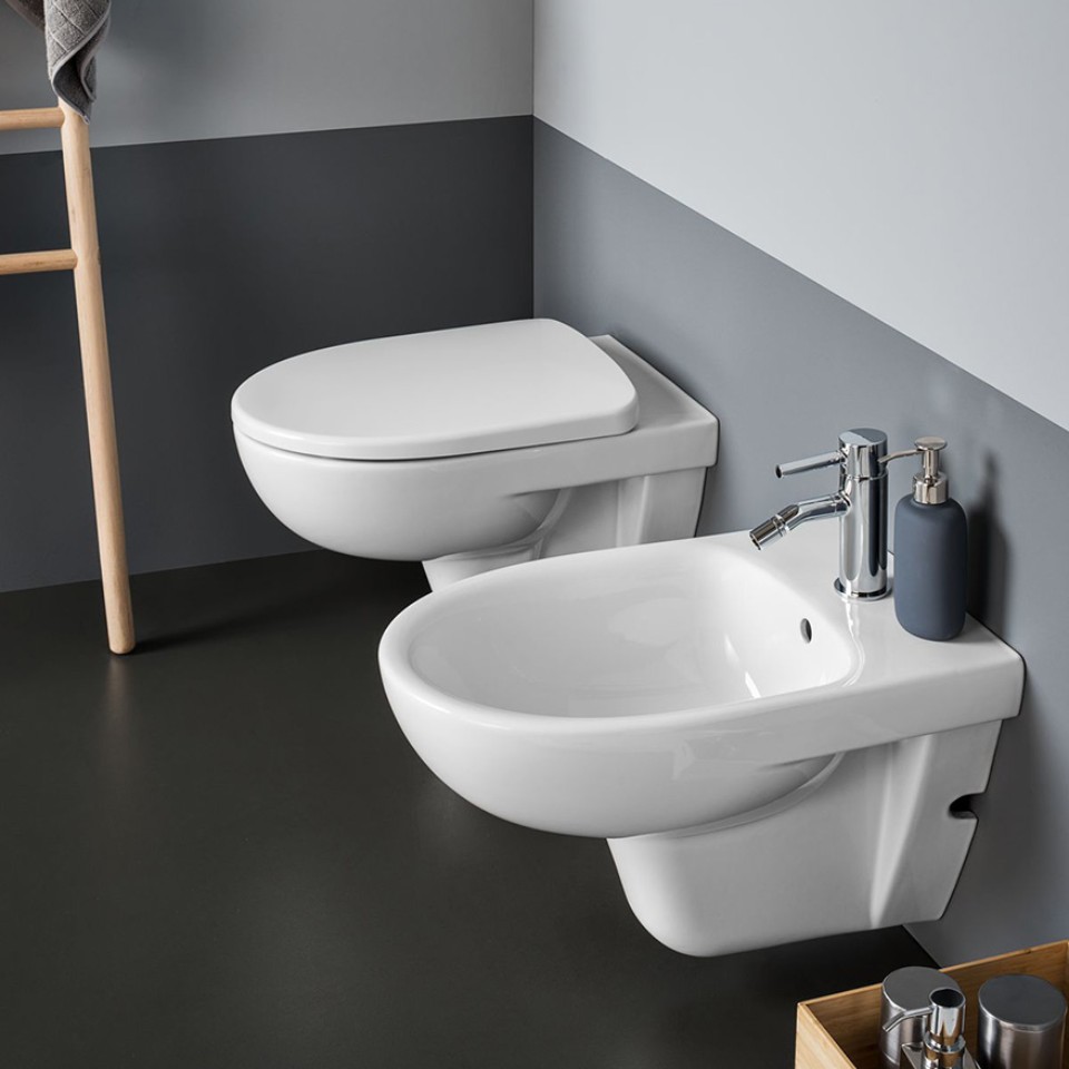 Bidet in ceramica a terra moderno sanitari bagno Geberit Selnova