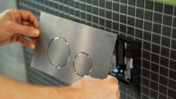 The actuator plate is the only visible part of the Geberit concealed cistern and is mounted directly onto the wall in front of the cistern The actuator plate is the only visible part of the Geberit concealed cistern and is mounted directly onto the wall in front of the cistern