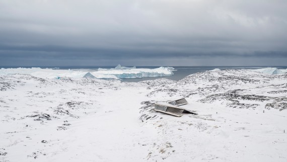 L'Icefjord Centre est l'unique édifice au milieu de ce paysage polaire (© Adam Mørk)