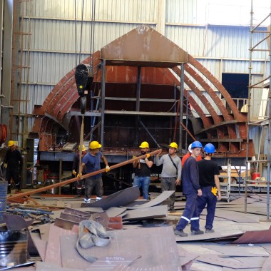 The ADA Yachting shipyard in Bodrum is a hive of activity. The construction of the yacht requires numerous skilled labourers and takes a good two years (© Serkan Ali Çiftçi)