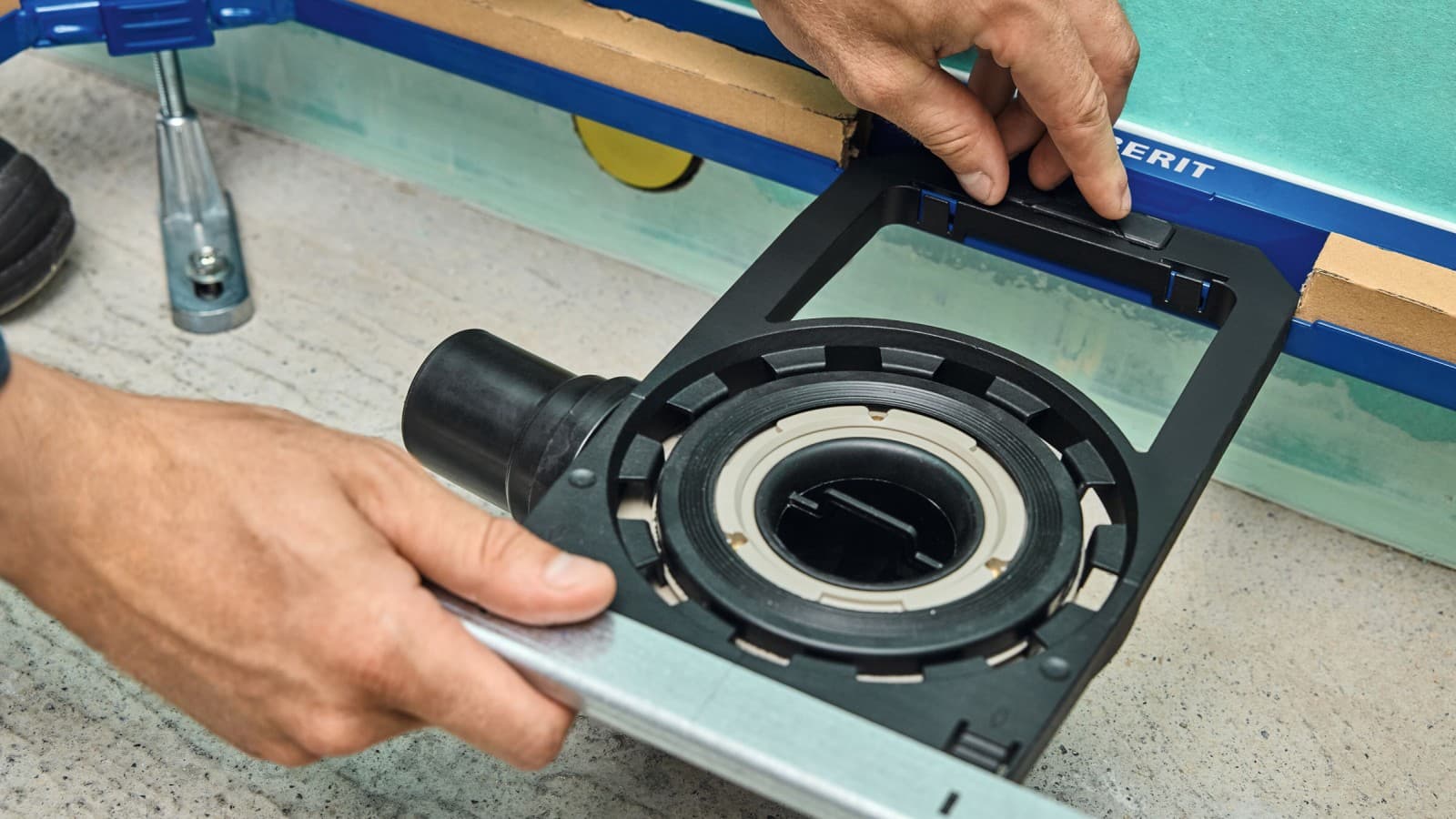 Fixed trap positioning Fixed trap positioning