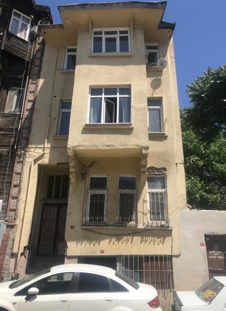 Before and after: the building as it was before the conversion (© Hotel Turkish House) Before and after: the building as it was before the conversion (© Hotel Turkish House)